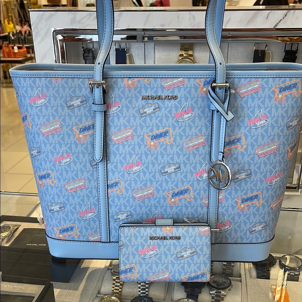 MICHAEL KORS JST Lg Printed  Logo Tote Bag & MK JST Md Prntd Logo Bi-Fold Wallet - Picture 1 of 16
